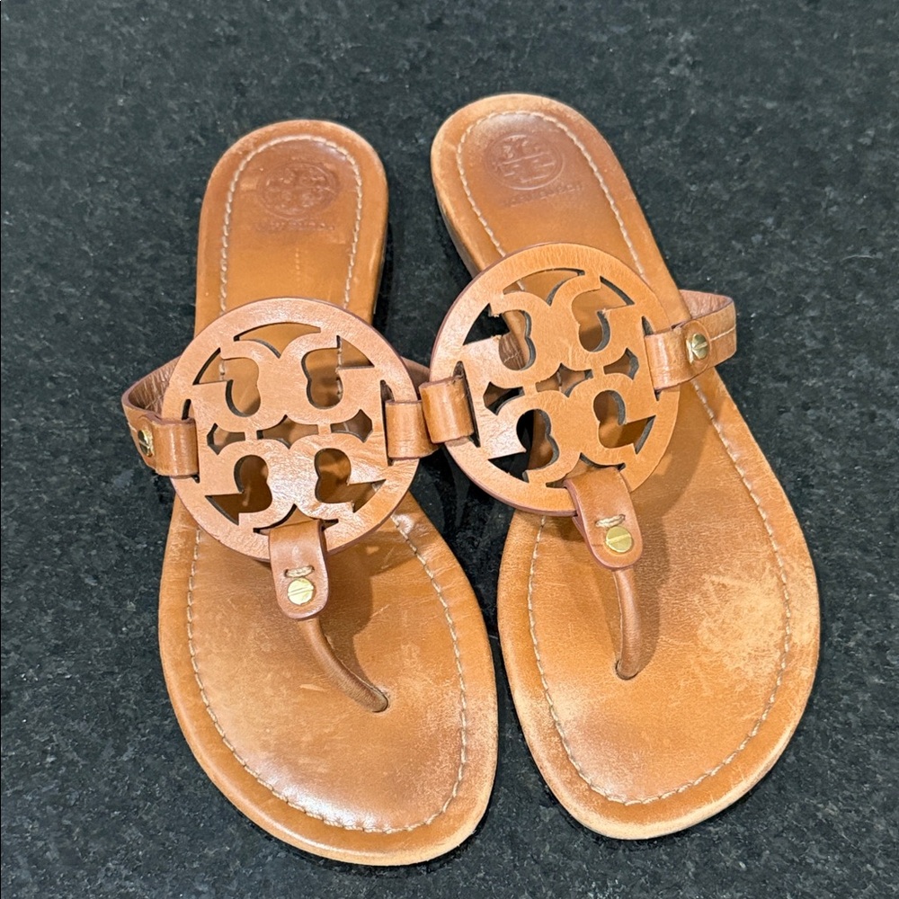 Tory Burch Miller Leather Logo Thong Sandals - Picture 5 of 12